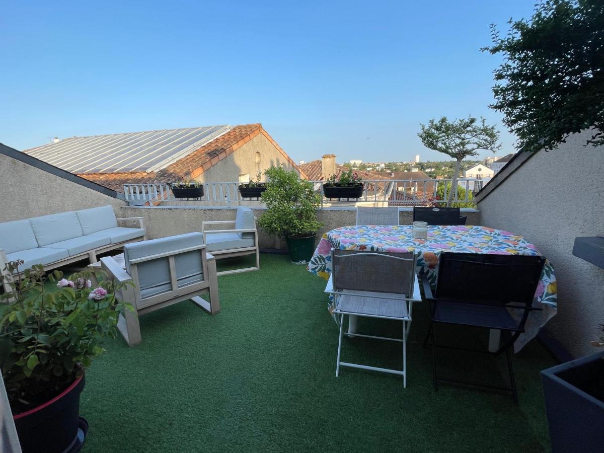 Grand Appartement Hypercentre Avec Terrasse Et Parking Poitiers Bagian luar foto